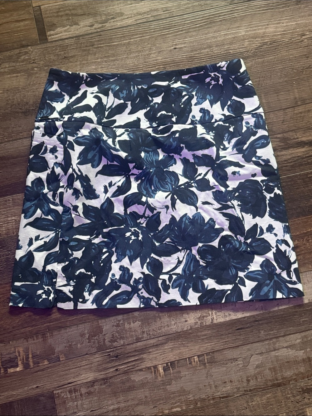 SC. CO size M Floral Blue & White Women's Skirt